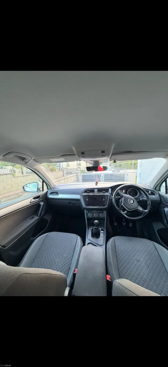Volkswagen Tiguan 2017 - Image 2