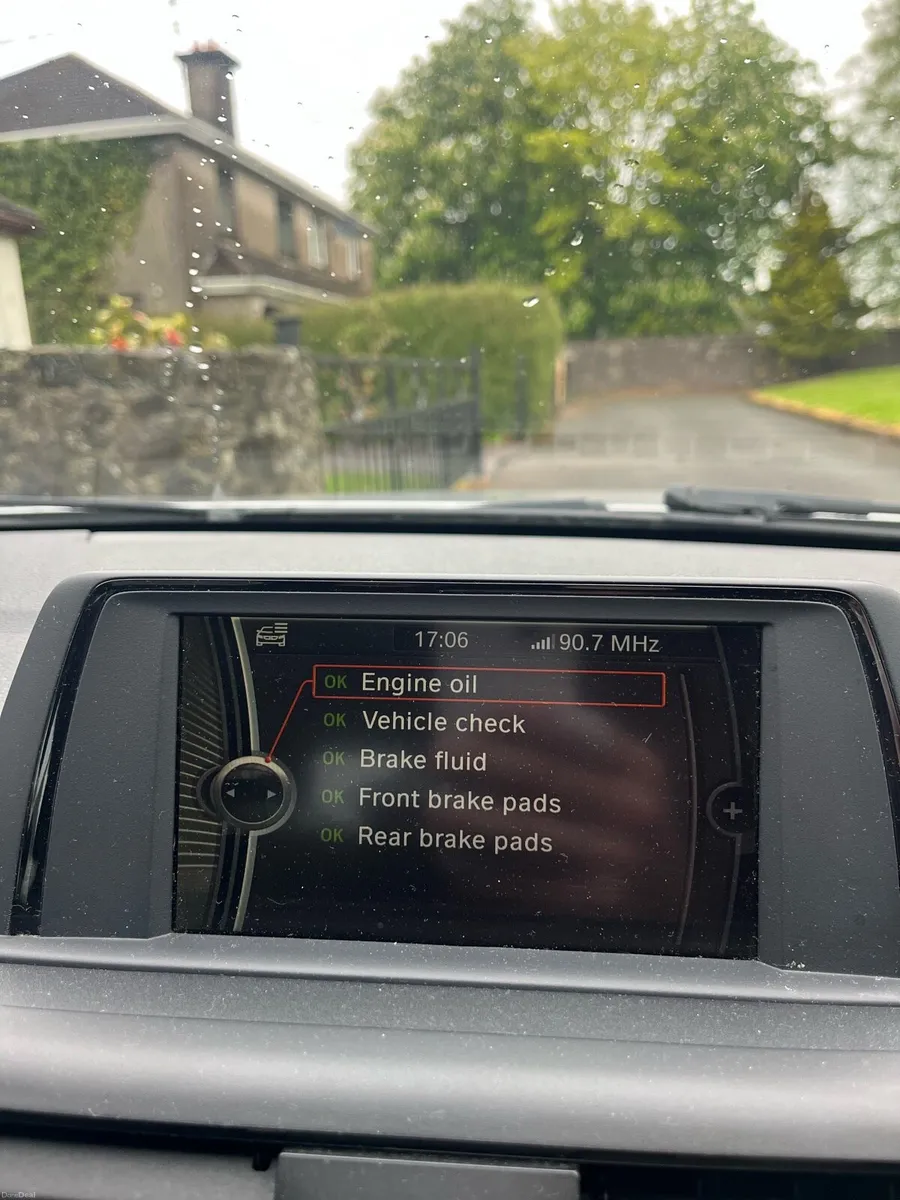 BMW 1 Series 116d - Silver - Image 4