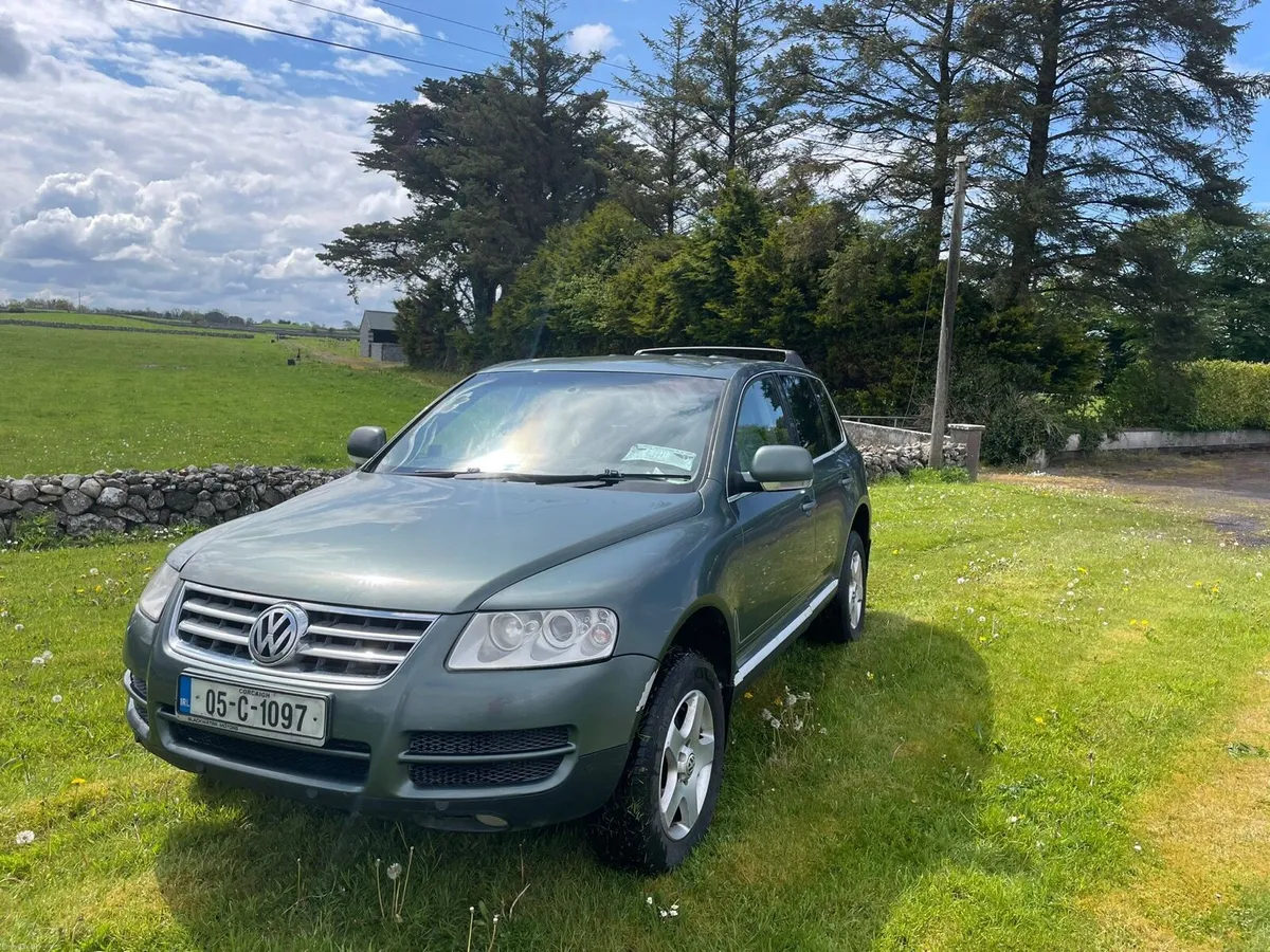 2005 Volkswagen tourag - Image 4