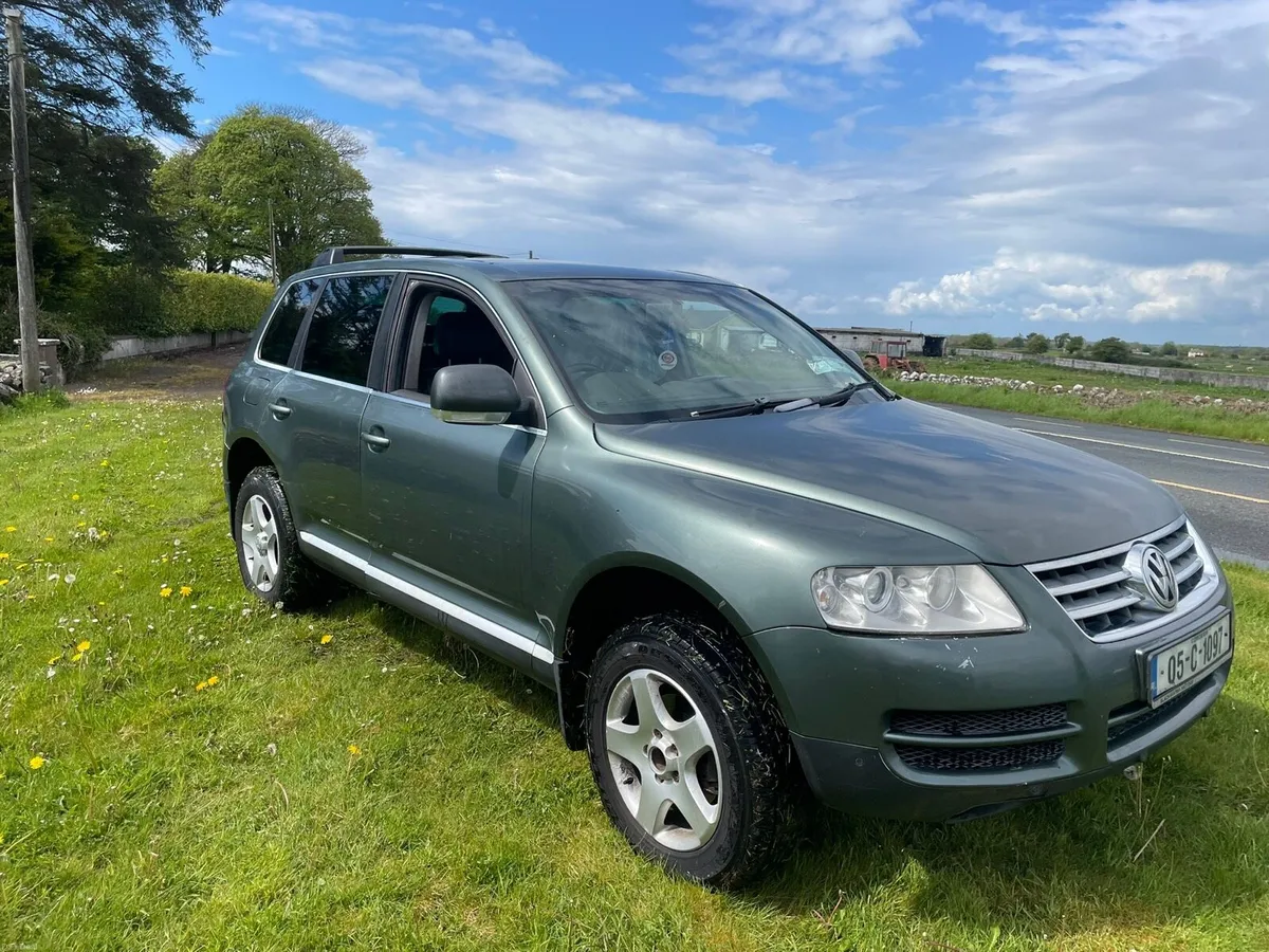 2005 Volkswagen tourag - Image 1