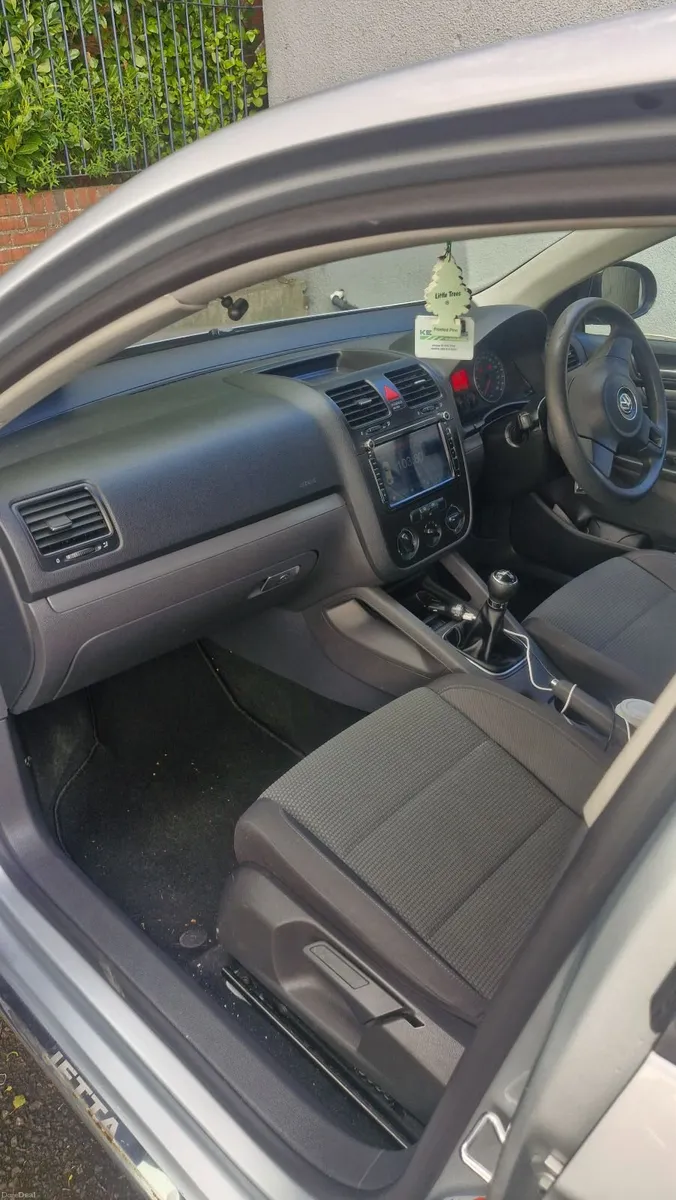 Volkswagen Jetta 2008 - Image 2
