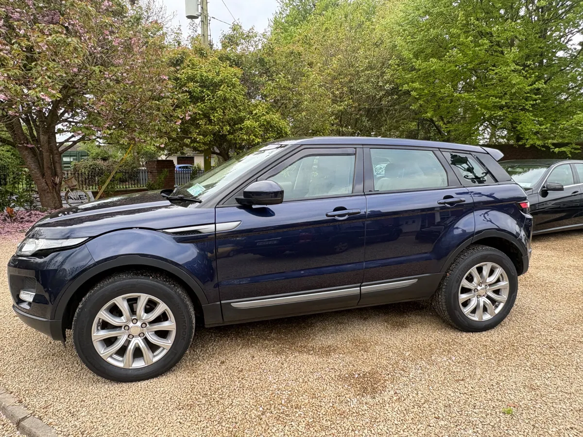 Land Rover Range Rover Evoque 2015 , 2.2 4x4 manua - Image 4