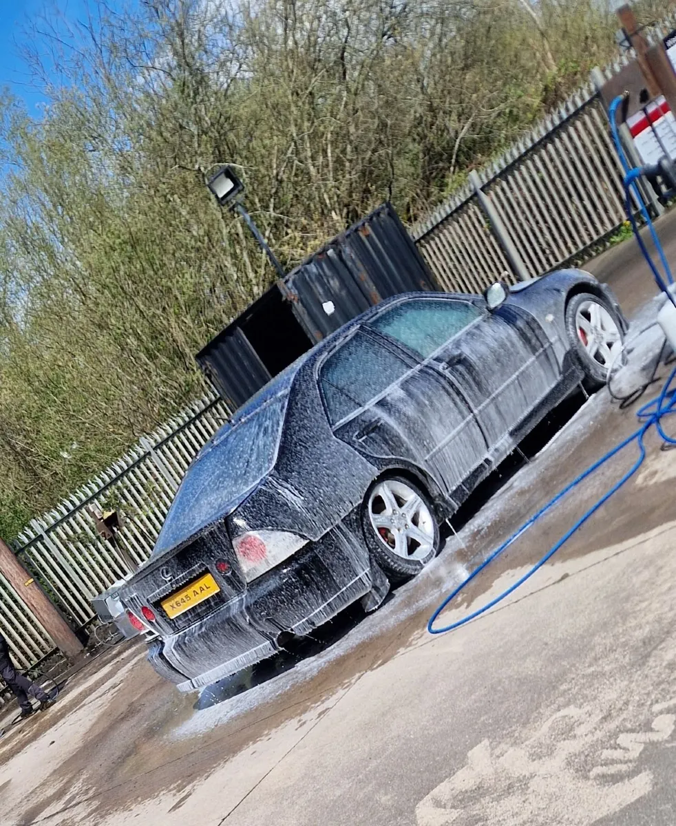 Lexus IS 2000 - Image 1