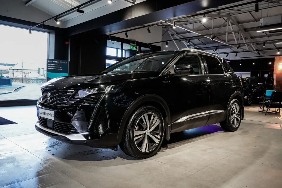 2022 Peugeot 3008 Allure Plug-in Hybrid 225bhp - Image 4