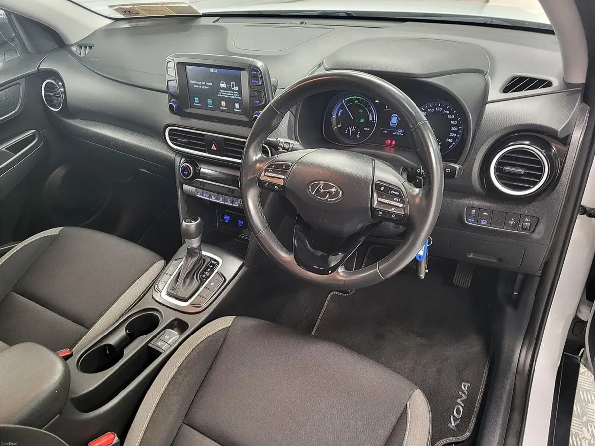 Hyundai KONA 1.6 GDI Hybrid Executive Two Tone Roo - Image 6