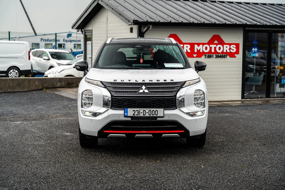 2023 Mitsubishi Outlander RALLIART EDITION - Image 2