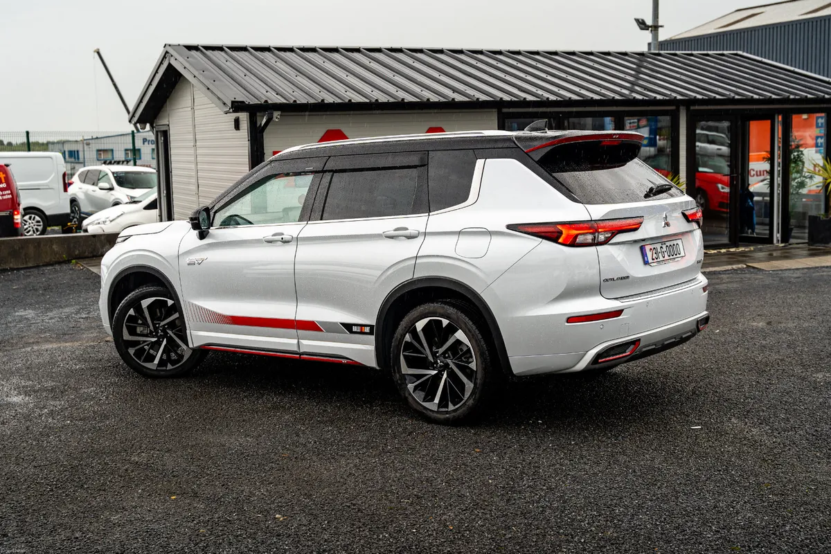 2023 Mitsubishi Outlander RALLIART EDITION - Image 3