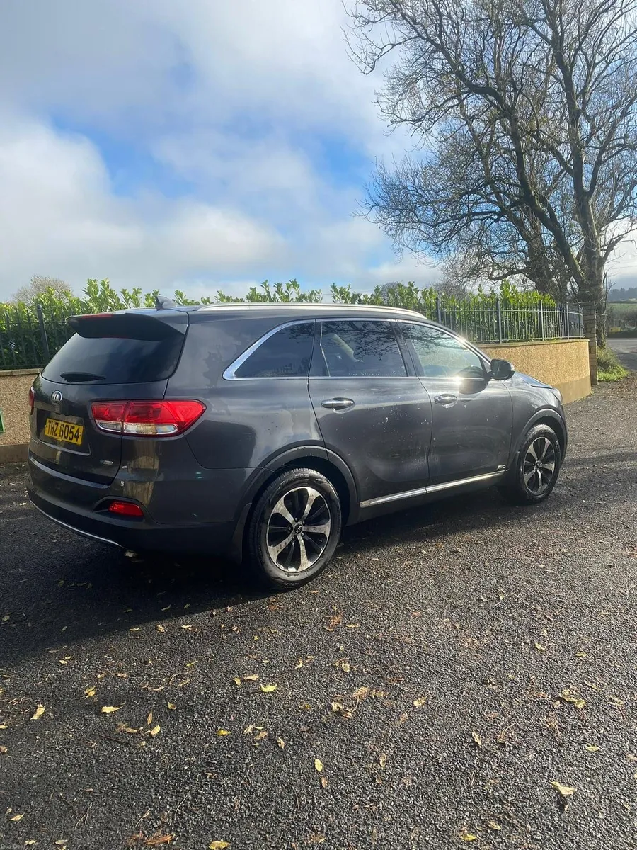 Kia Sorento 2015 - Image 2