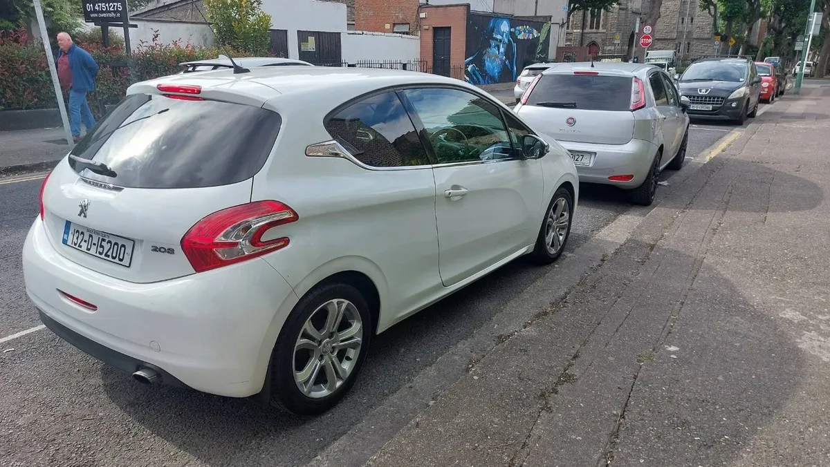 Peugeot 208 - Image 1