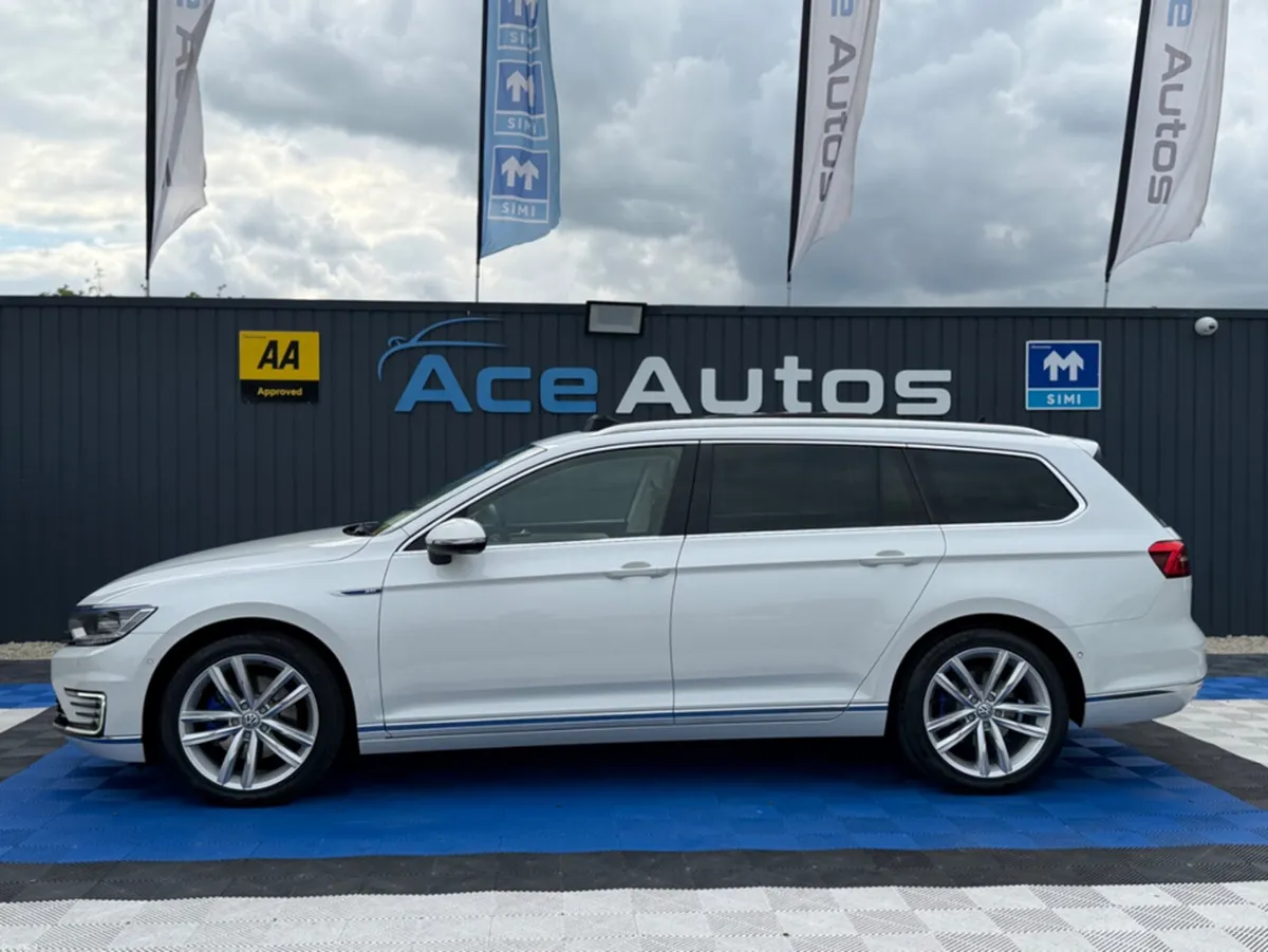 Volkswagen Passat GTE - ADVANCE - 1.4 PETROL HYBRI - Image 4