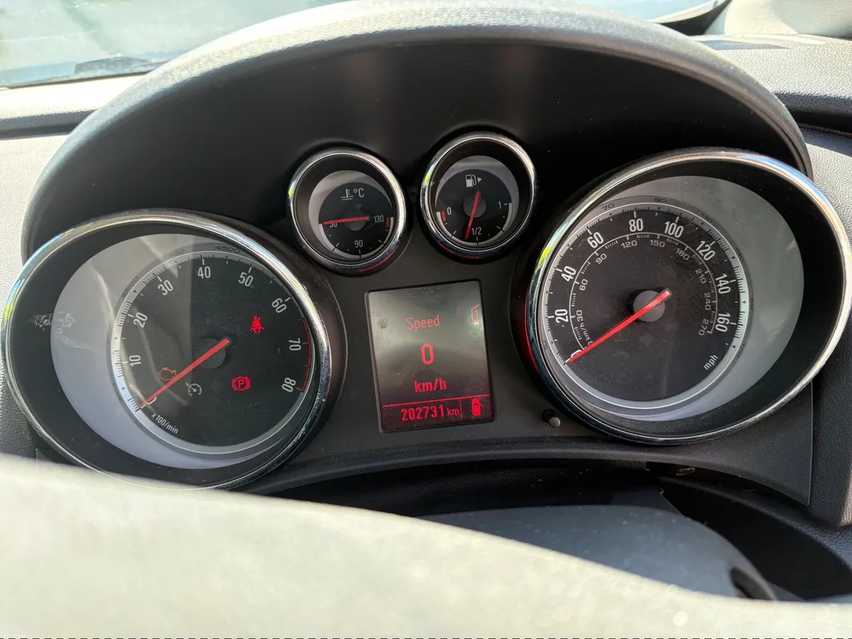 Vauxhall Astra 2012 - Image 2