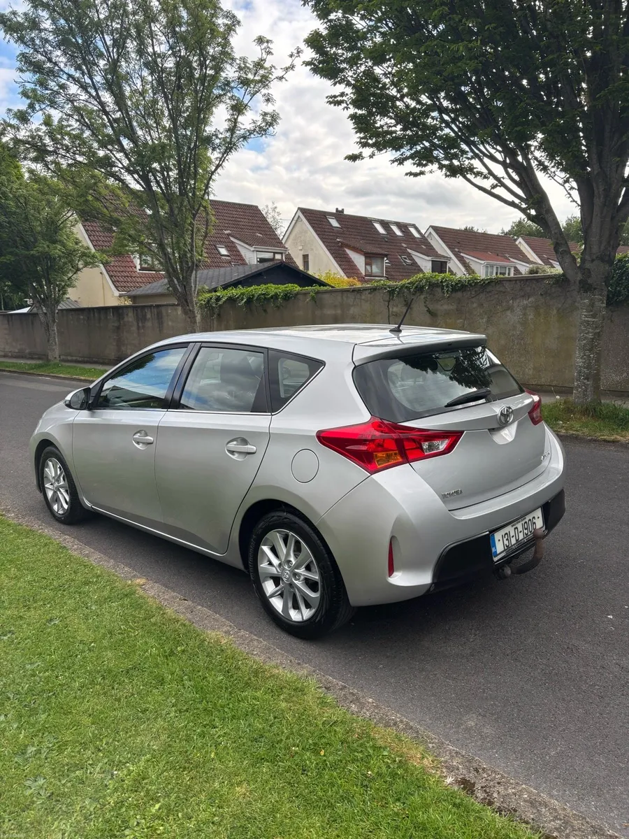 Toyota Auris 1.4 Diesel (New Model) - Image 2