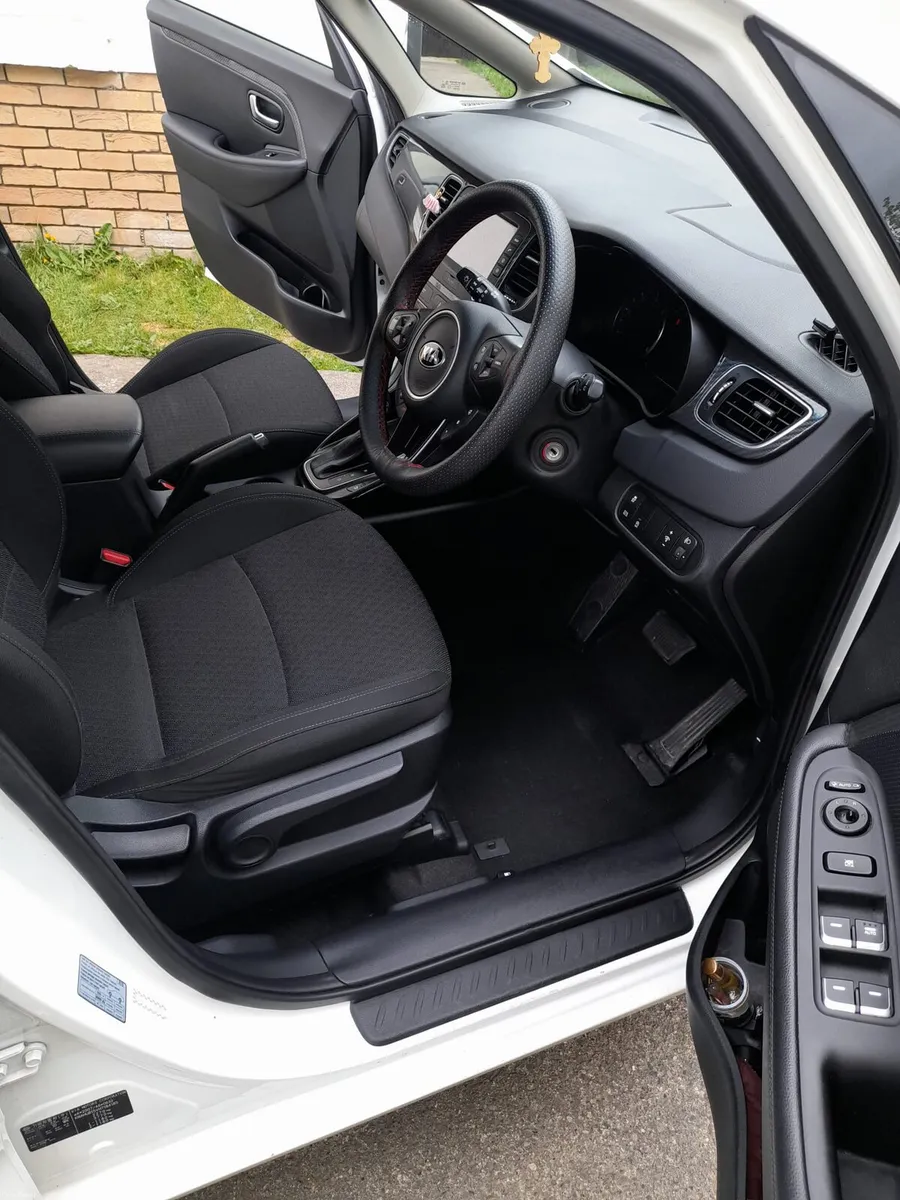 Kia Carents - Image 1