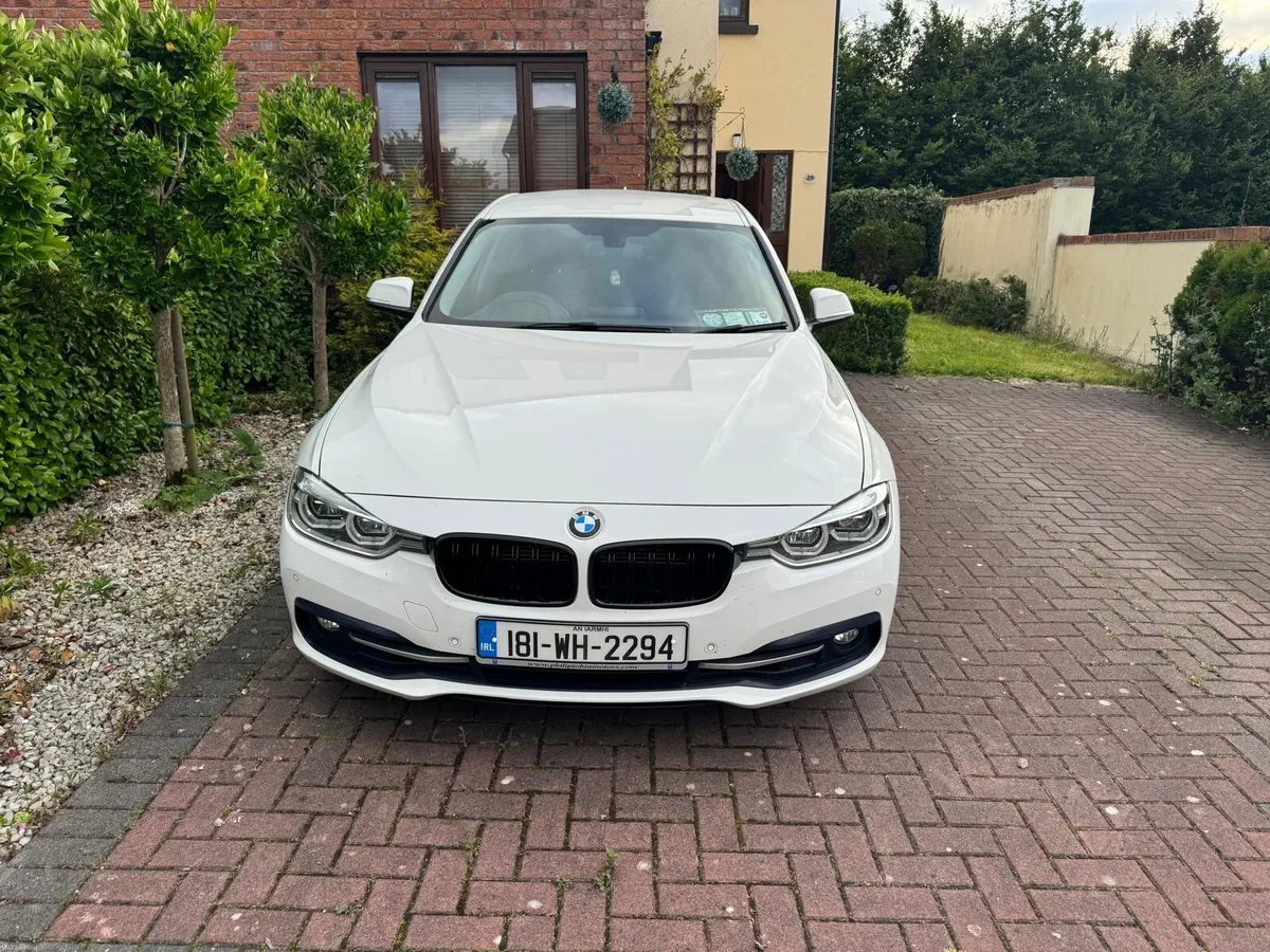 BMW 3-Series 2018 - Image 2