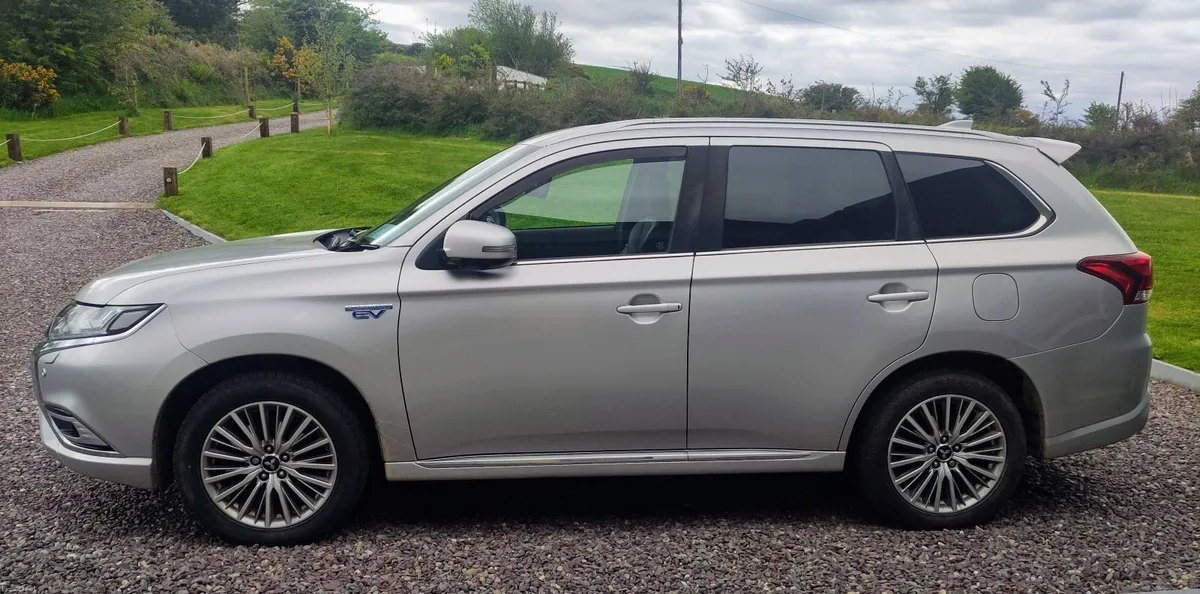 Mitsubishi Outlander 2.4L (248BHP) PHEV - Image 2