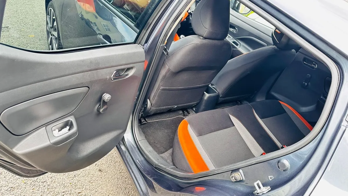 Car - Image 4