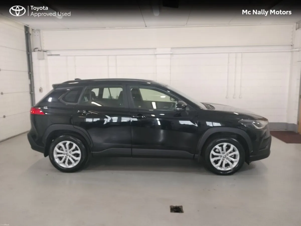Toyota Corolla Cross 1.8 LUNA INCL 2 FREE SERVICES - Image 4