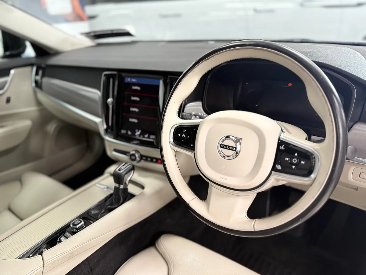 Volvo S90 2021. D4. MOMENTUM AUTO - Image 3