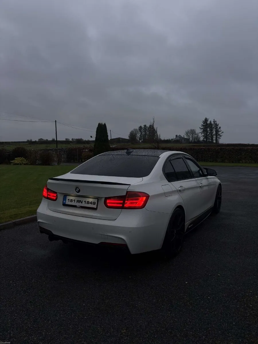 BMW 3-Series 2015 - Image 2