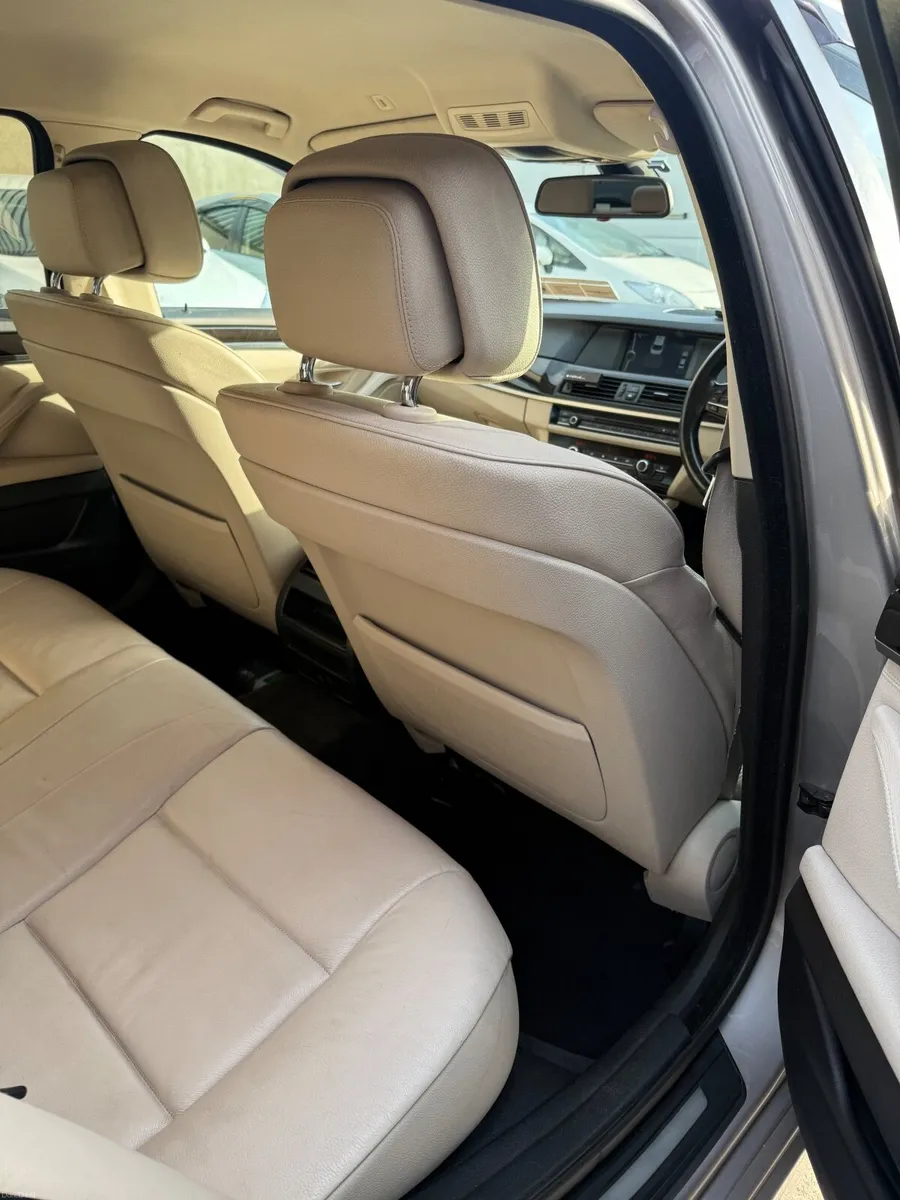 BMW 5-Series 2011 - Image 4