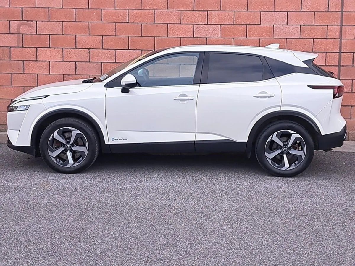 Nissan Qashqai Automatic SV Premium E-Power 1.5 Pe - Image 3