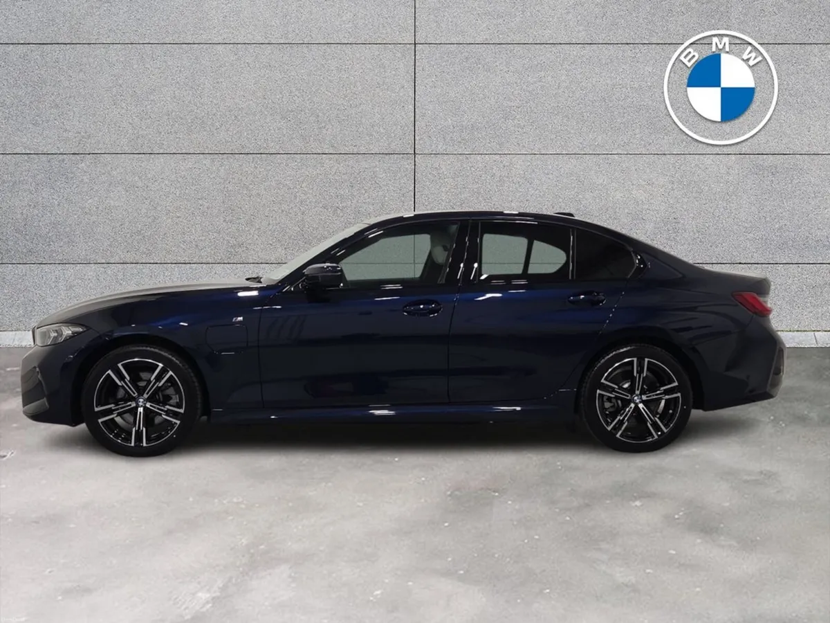 BMW 3-Series 2.0 - Image 4