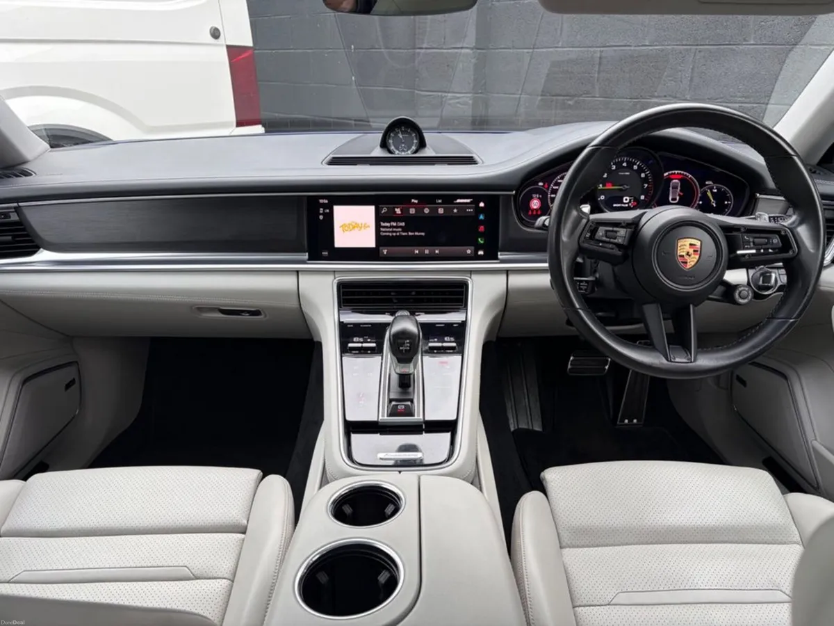 Porsche Panamera 4 E-HYBRID PLATINUM EDITION SPORT - Image 3