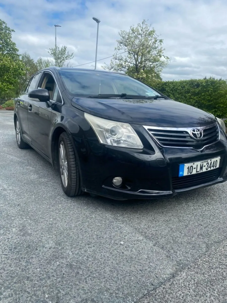 Toyota Avensis 2010 - Image 2