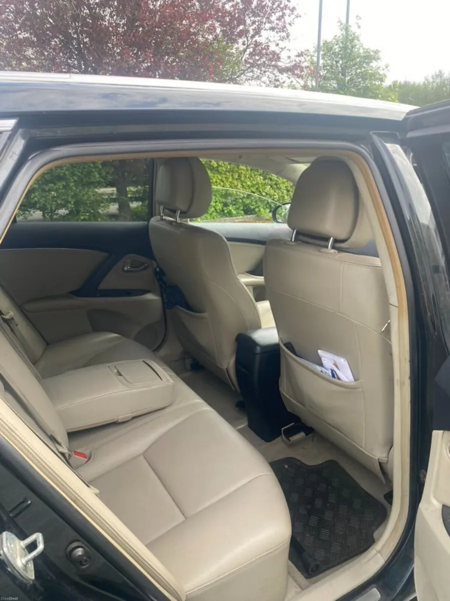 Toyota Avensis 2010 - Image 4