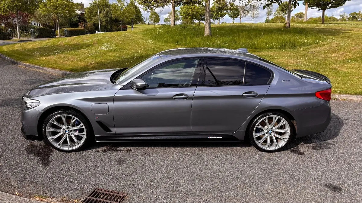 BMW 5-Series 2018 - Image 2