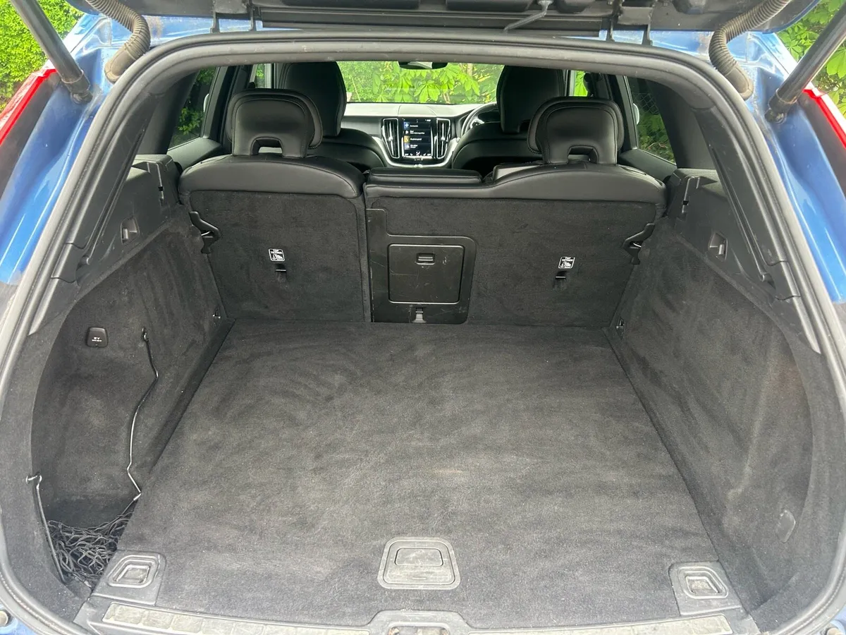 Volvo XC60 T8 R Design - Image 3