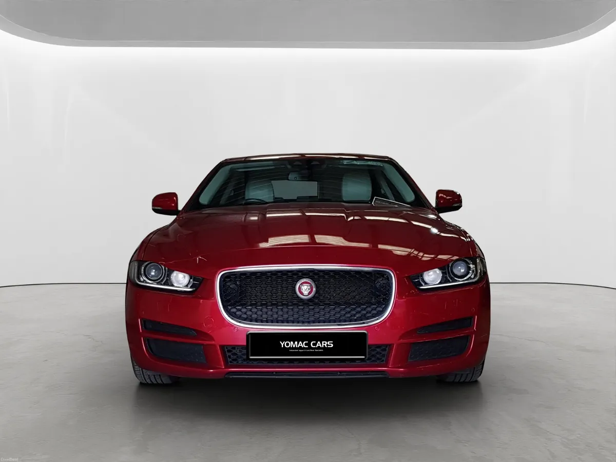 Jaguar XE 2.0D PORTFOLIO  2015 - Image 3