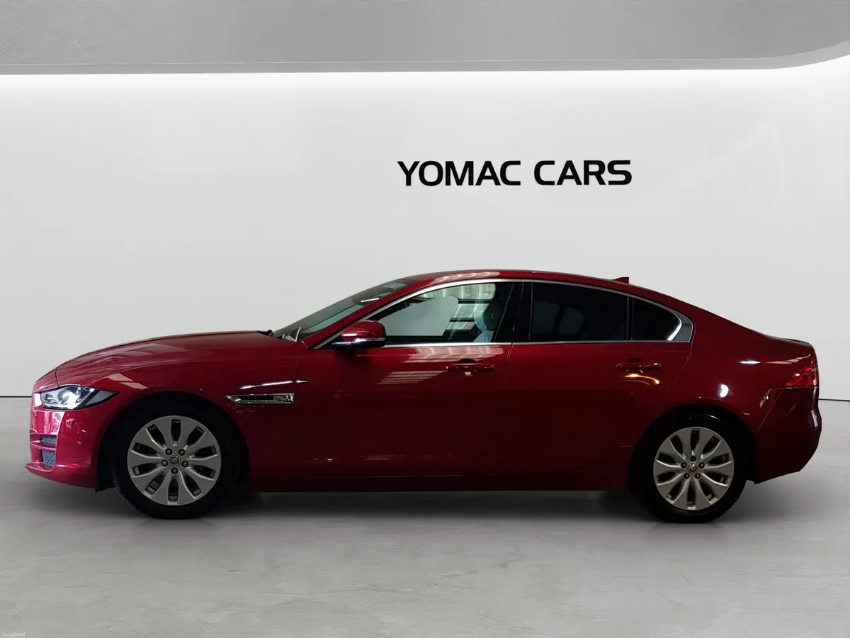 Jaguar XE 2.0D PORTFOLIO  2015 - Image 4