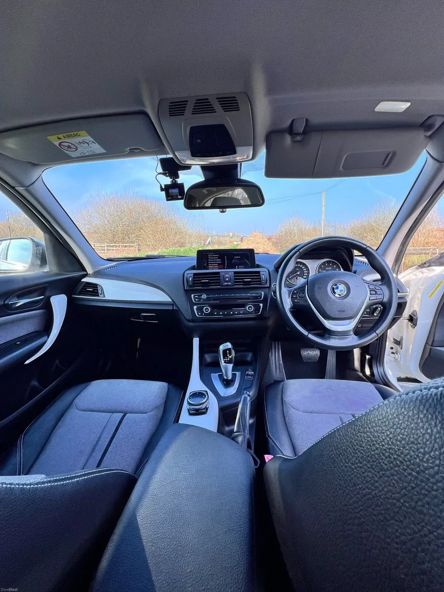 Bmw 116i- low mileage/ automatic / Reverse camera - Image 4