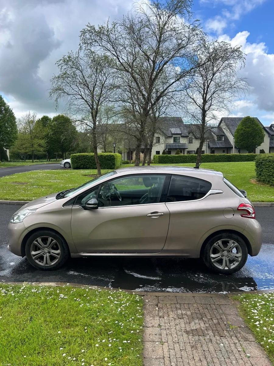 Peugeot 208 2013 - Image 1