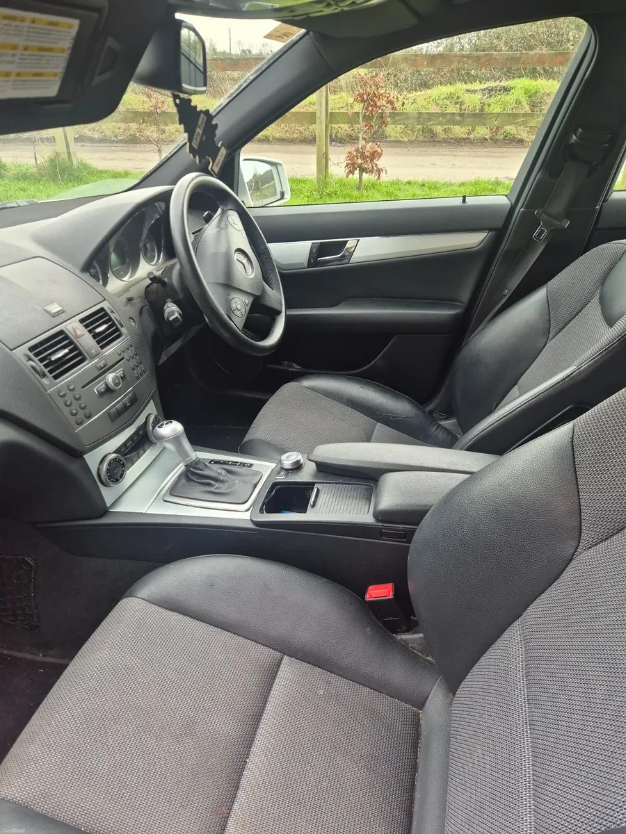 Mercedes-Benz C-Class 2010 - Image 4
