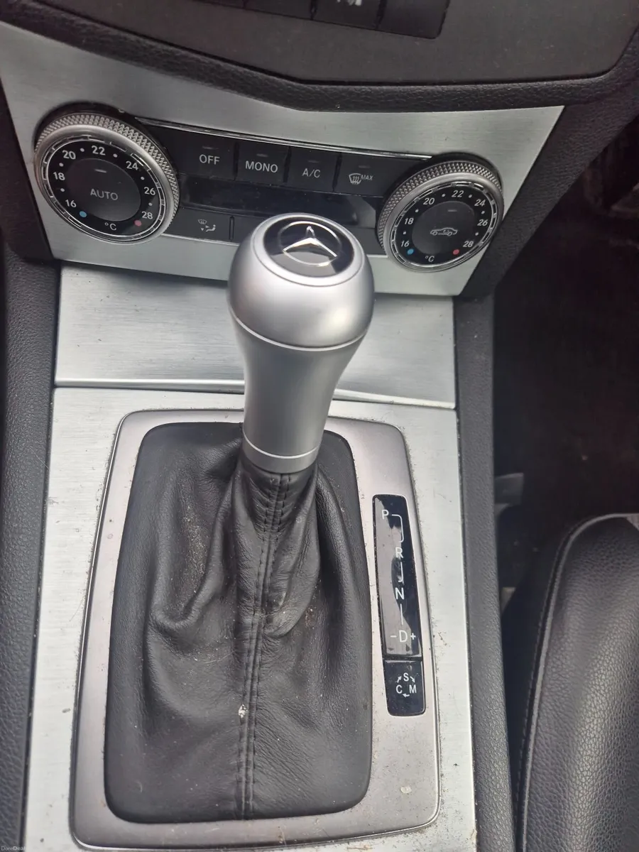 Mercedes-Benz C-Class 2010 - Image 2