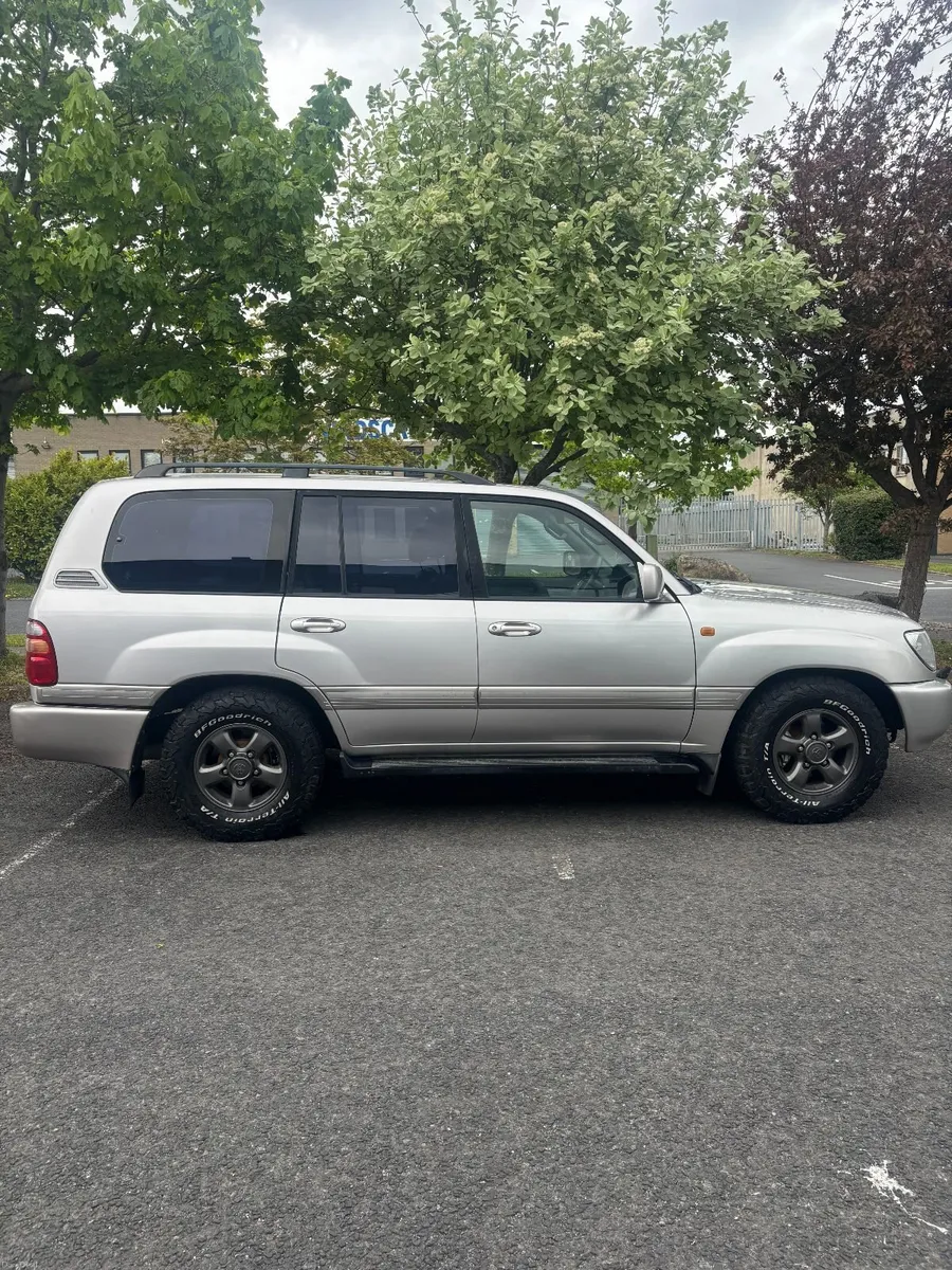 Toyota Land Cruiser 2002 - Image 3