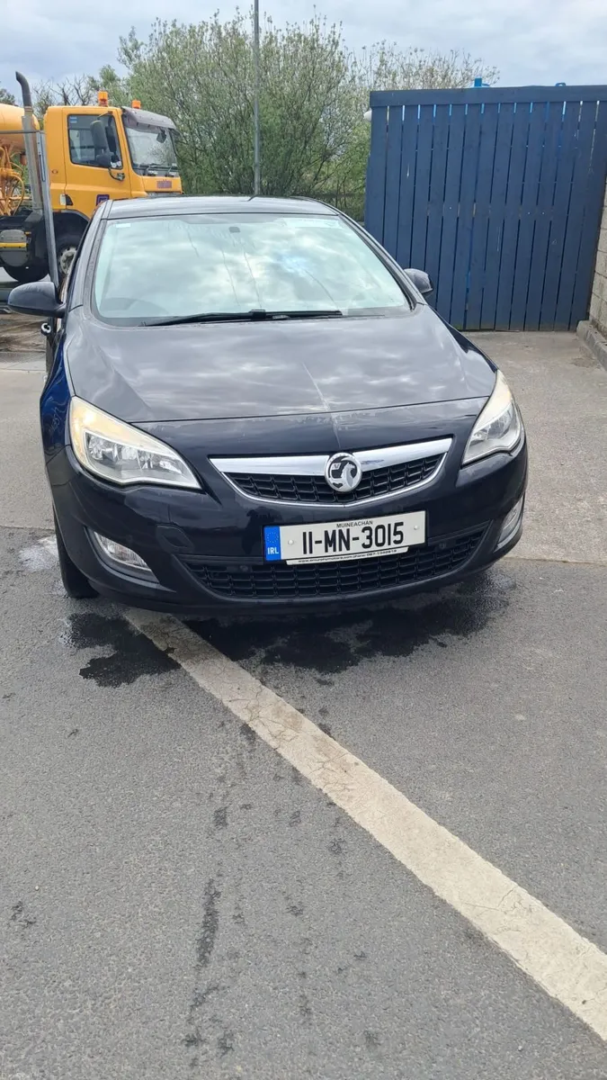 Vauxhall Astra 2011 Nct 2027 - Image 3