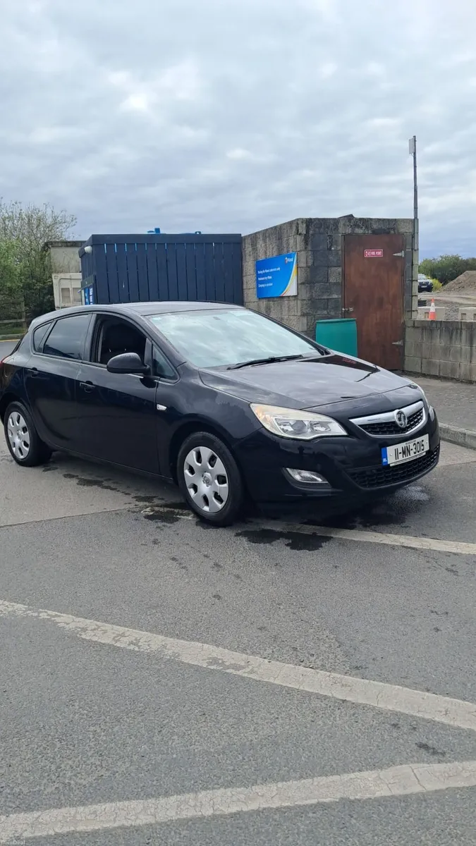 Vauxhall Astra 2011 Nct 2027 - Image 2
