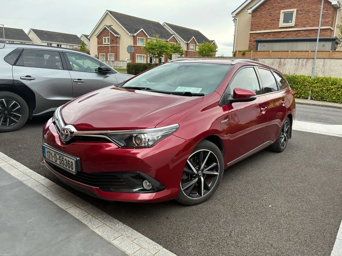 Toyota Auris Hybrid Touring - Image 1