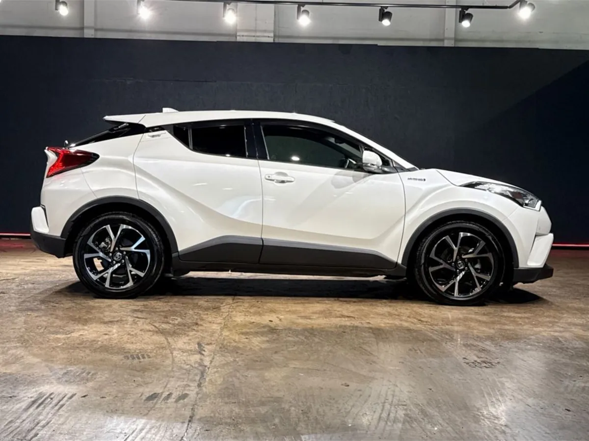 Toyota C-HR HYBRID 1.8 AUOMATIC G PACKAGE - BROWN - Image 3