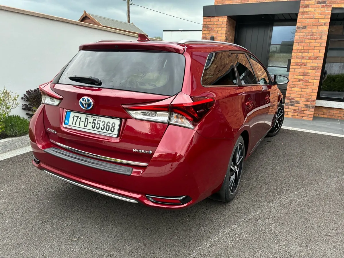 Toyota Auris Hybrid Touring - Image 4