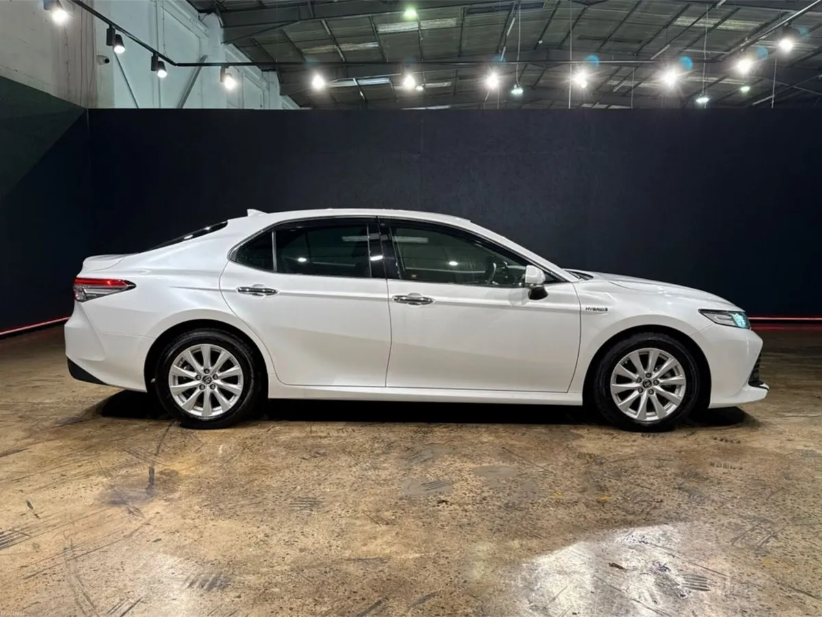 Toyota Camry HYBRID 2.5 AUTOMATIC - FACTORY ALLOYS - Image 3