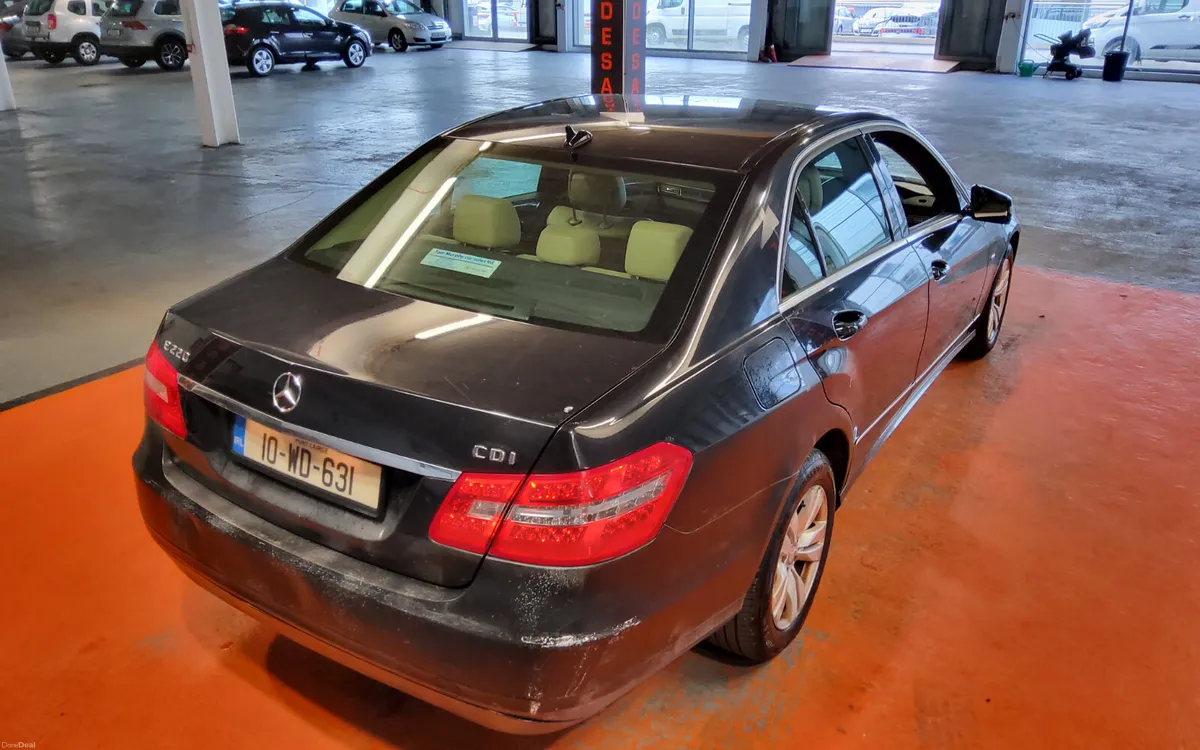 Mercedes-Benz E-Class 2010 - Image 3