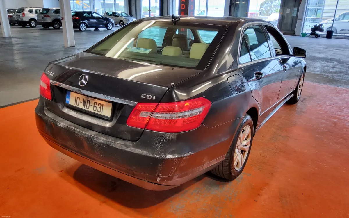 Mercedes-Benz E-Class 2010 - Image 4