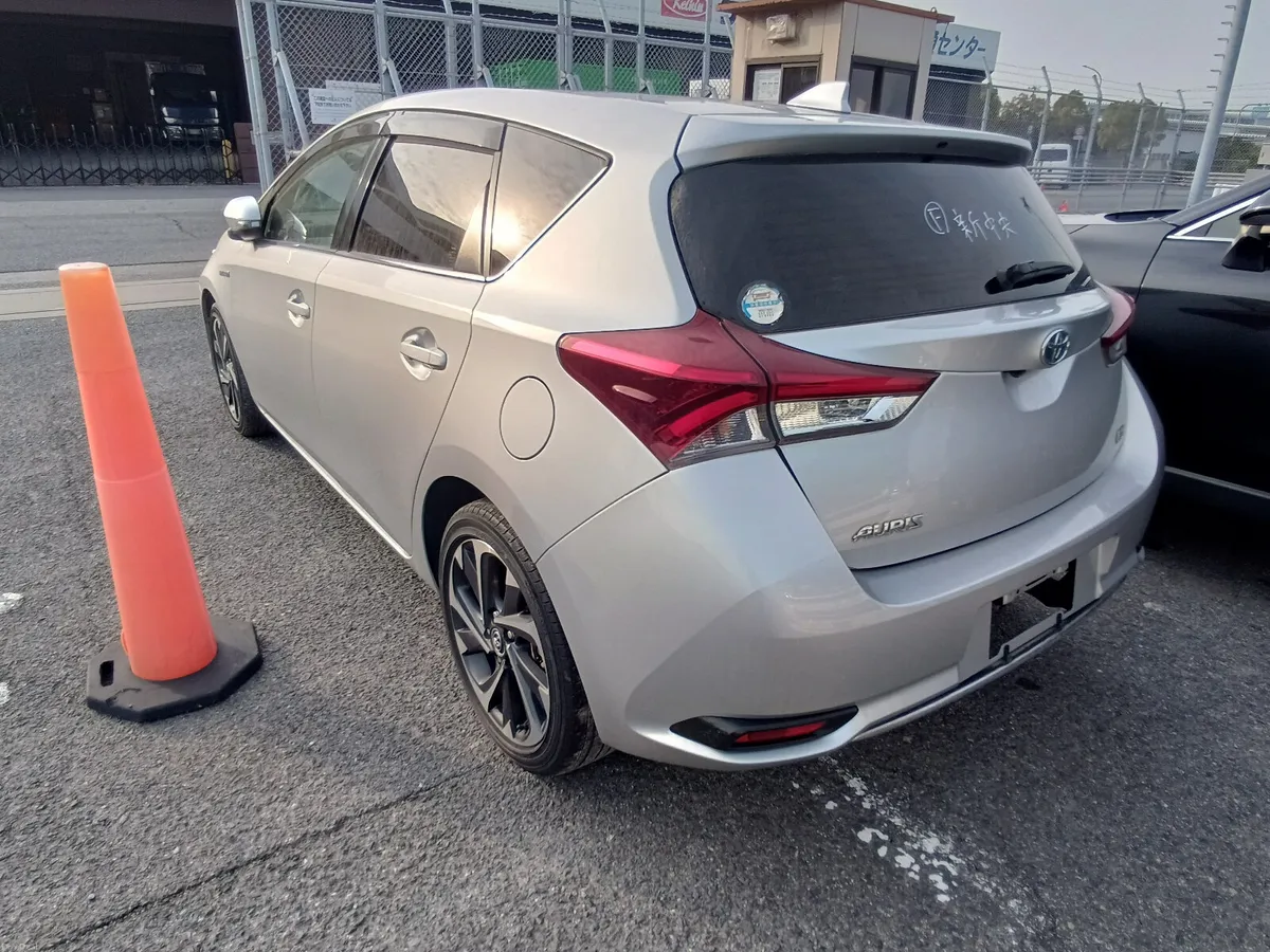 2016 Toyota Auris Hybrid Automatic - Image 4