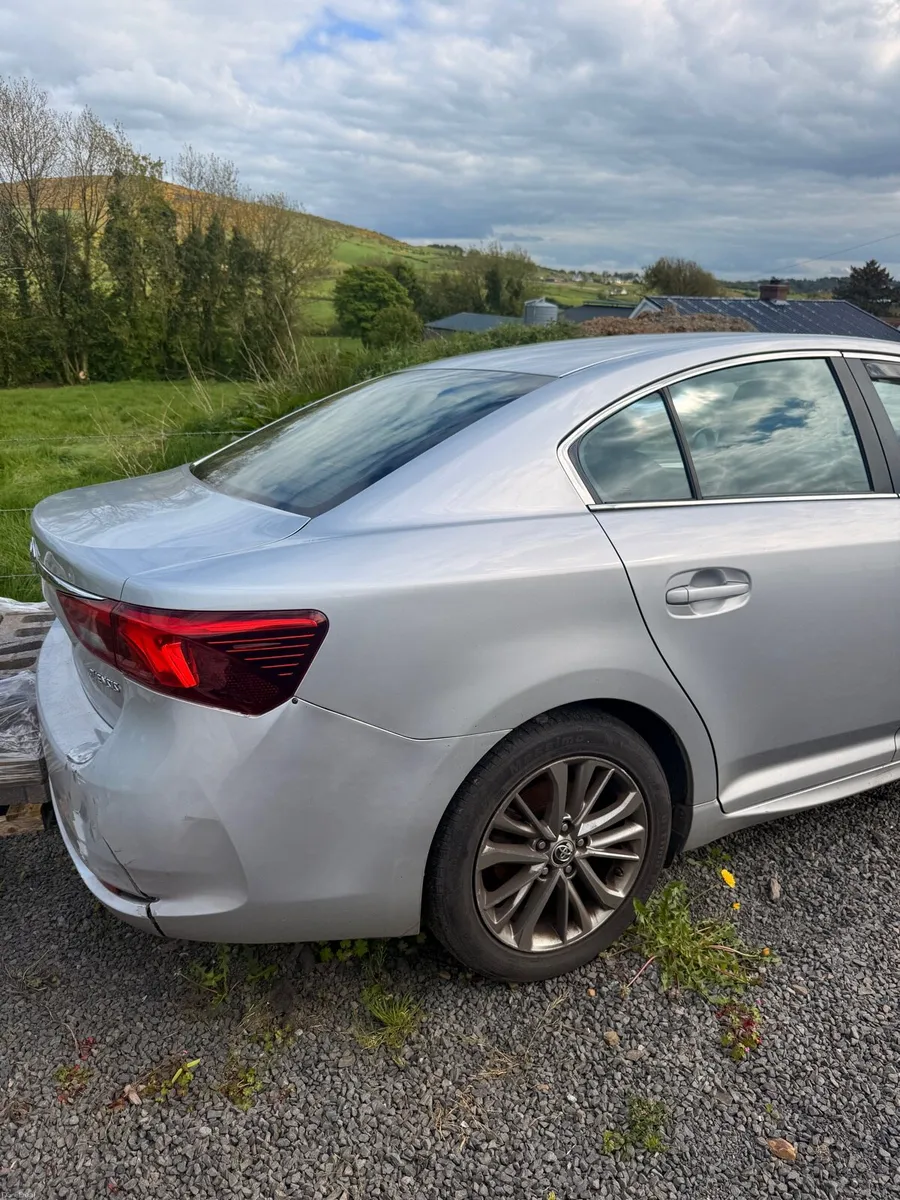 171 2lL Toyota Avensis - Image 3