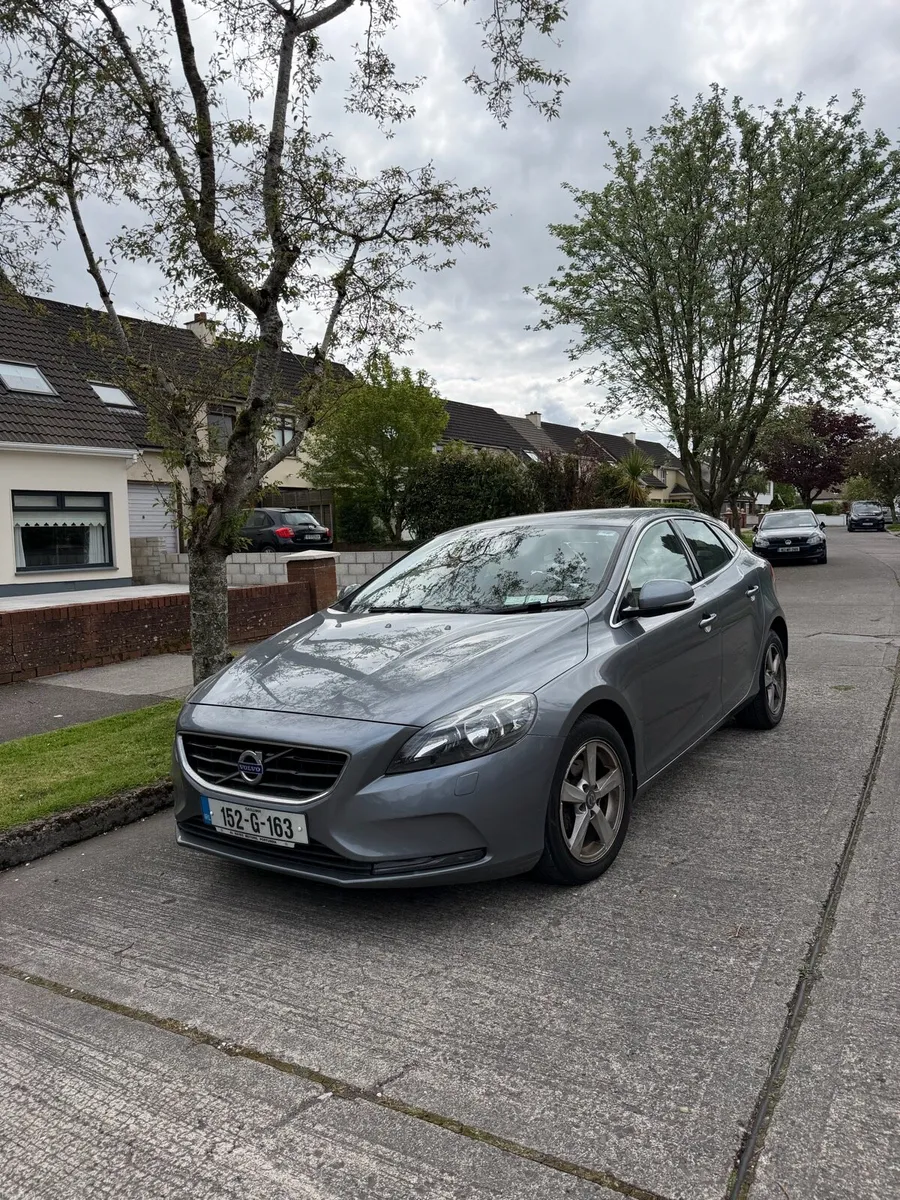 2015 Volvo V40 D2 1.6 diesel |NCT 10/26 & Tax 8/26 - Image 2