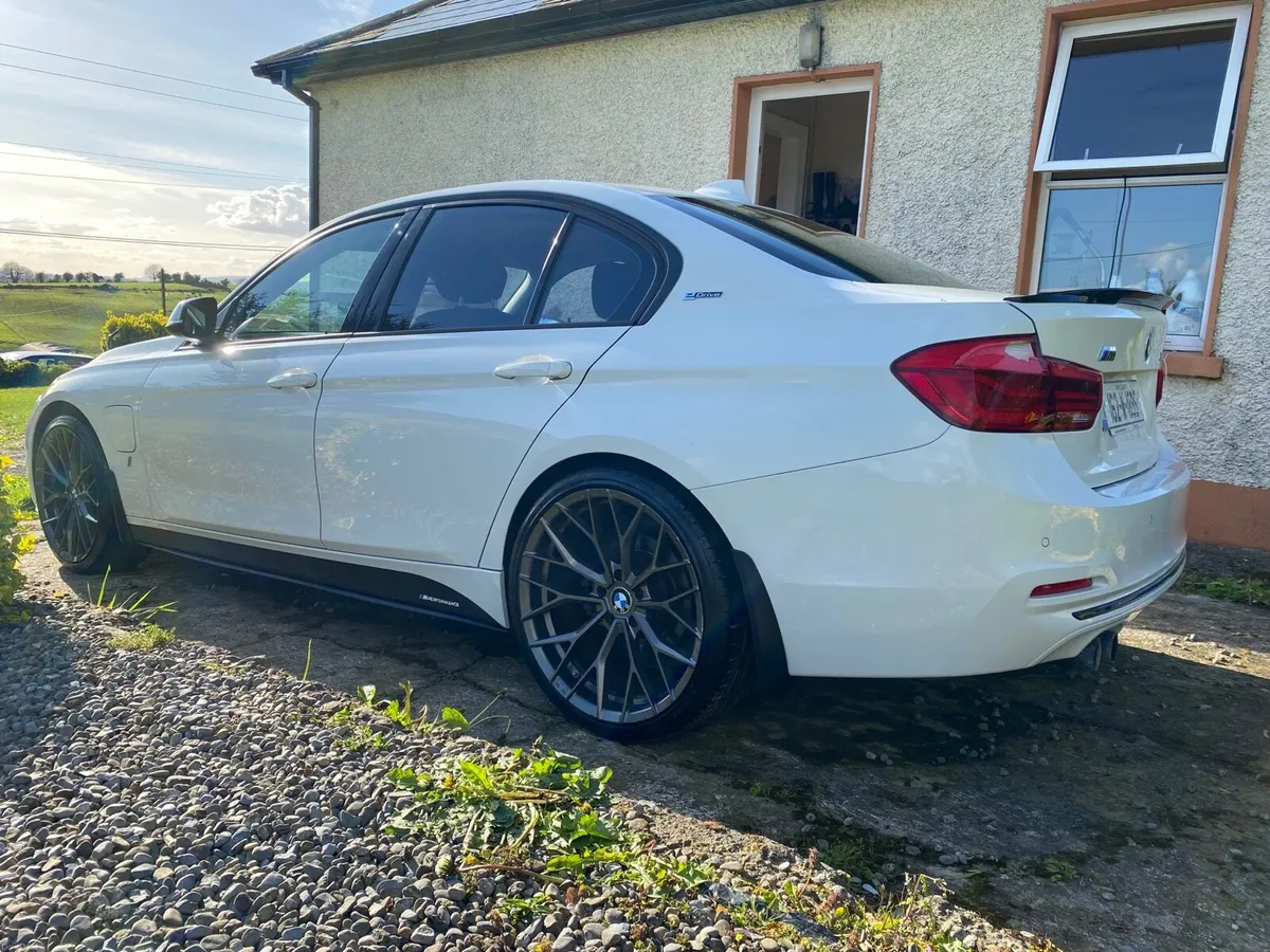 2016 Bmw E330 petrol/hybrid - Image 4